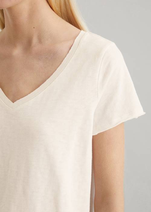 V-Neck-T-Shirt regular Silky White in vista dettagliata