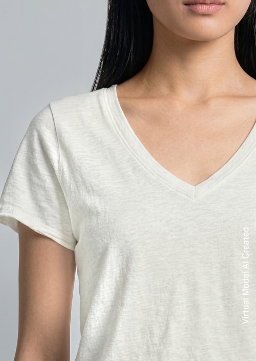 V-neck T-shirt, regular fit — Silky White