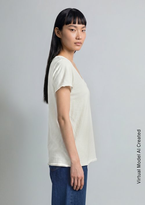 V-neck T-shirt, regular fit — Silky White