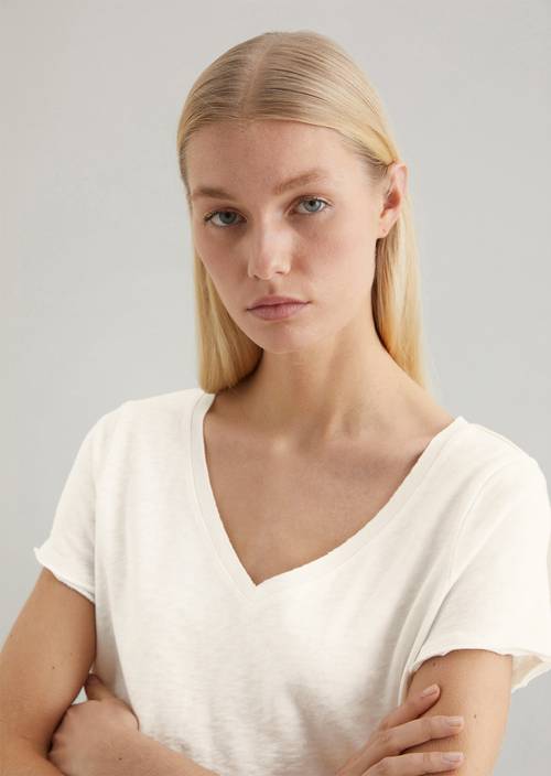 V-Neck-T-Shirt regular Silky White in vista frontale