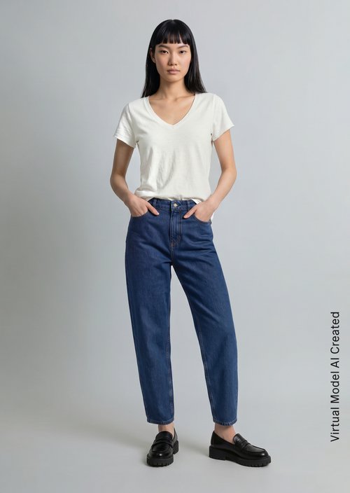 V-neck T-shirt, regular fit — Silky White