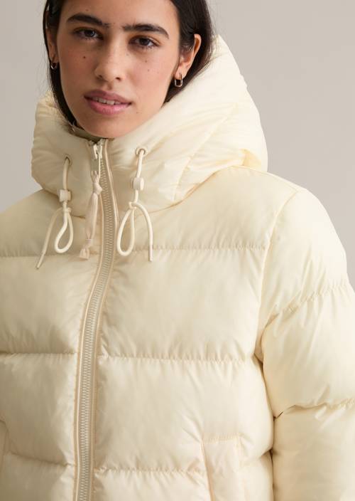 Puffer bunda s kapucí regular White Blush v detailním pohledu