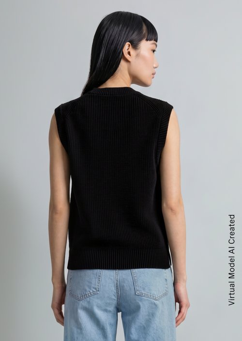 Sleeveless jumper in a regular fit — Black