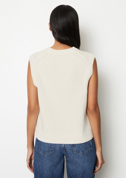Sleeveless jumper in a regular fit — Silky White