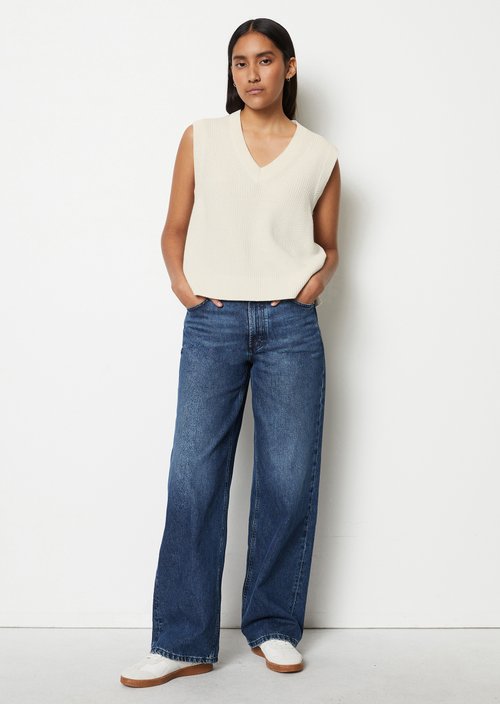Sleeveless jumper in a regular fit — Silky White