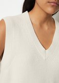 Sleeveless jumper in a regular fit made of pure organic Sleeveless jumper in a regular fit made of pure organic