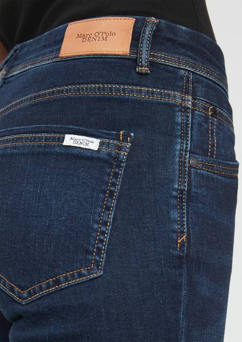 Jeans Model Alva slim Dark Blue in Detailansicht