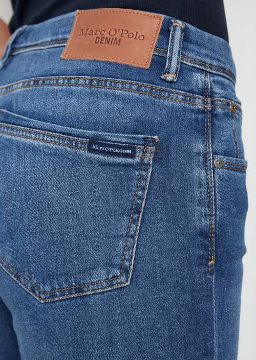 Jeans Model Alva slim Medium Blue in Detailansicht