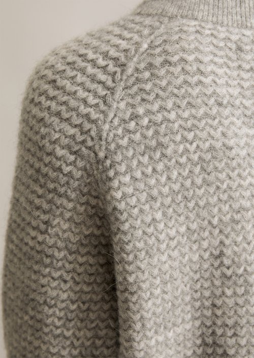 Cropped V-neck knitted sweater — Stone Melange