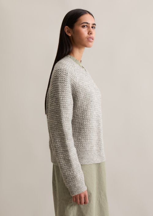 Cropped V-neck knitted sweater — Stone Melange