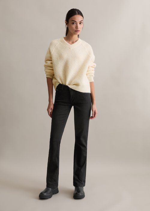 Cropped V-neck knitted sweater — White Blush