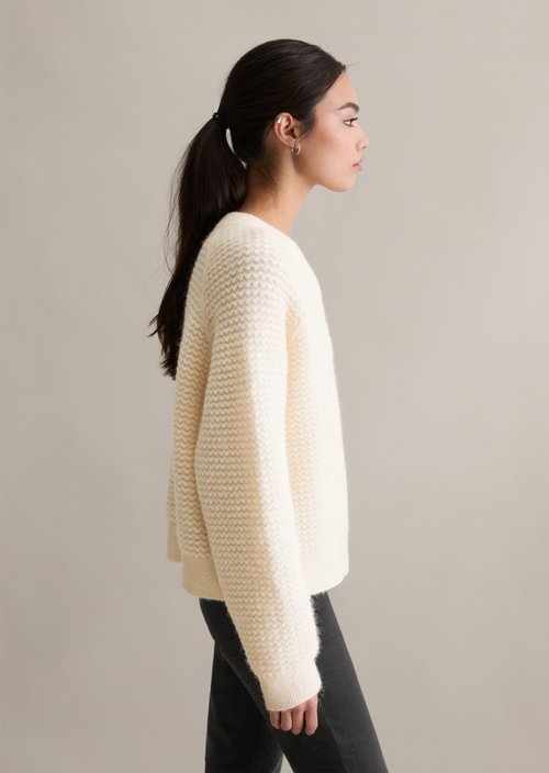 Cropped V-neck knitted sweater — White Blush