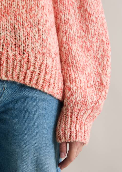 Relaxte grof gebreide trui Light Pink in detailaanzicht