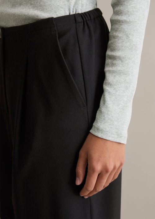 Pleated trousers loose tapered — Black