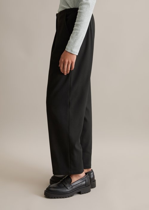 Pleated trousers loose tapered — Black