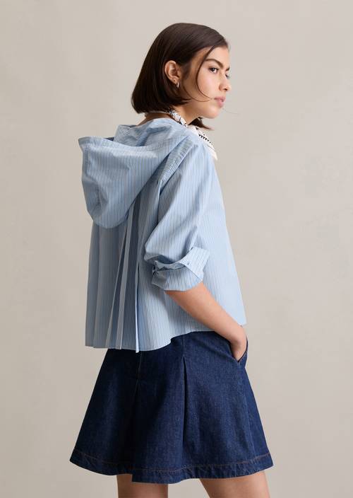 Gestreepte blouse met relaxte capuchon Light Blue in vooraanzicht