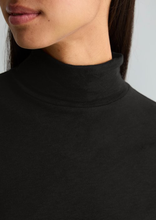 Slim-Fit Long-Sleeve Turtleneck — Black