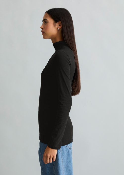 Slim-Fit Long-Sleeve Turtleneck — Black