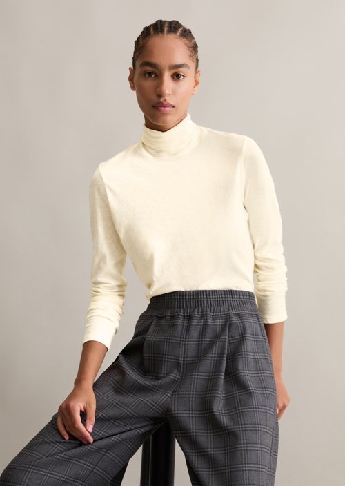 Slim-Fit Long-Sleeve Turtleneck — White Blush