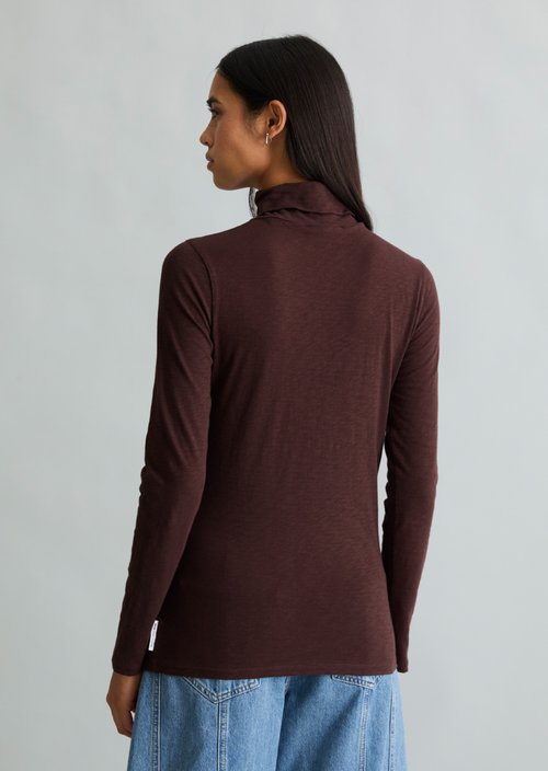 Slim-Fit Long-Sleeve Turtleneck — Espresso Brown