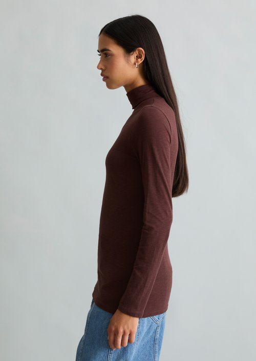 Slim-Fit Long-Sleeve Turtleneck — Espresso Brown