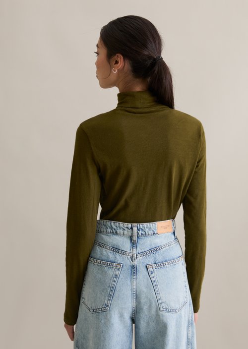 Slim-Fit Long-Sleeve Turtleneck — Burnished Logs