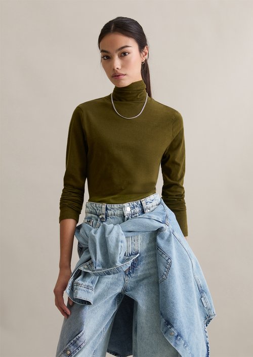 Slim-Fit Long-Sleeve Turtleneck — Burnished Logs