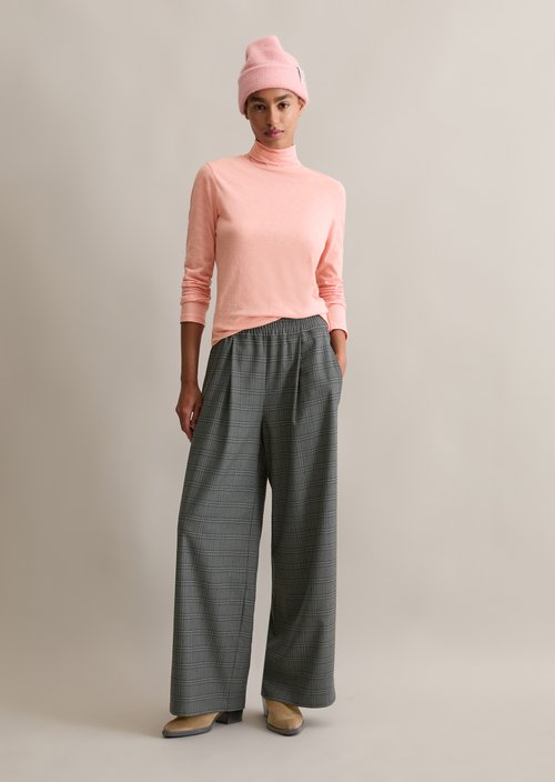 Slim-Fit Long-Sleeve Turtleneck — Rose Powder