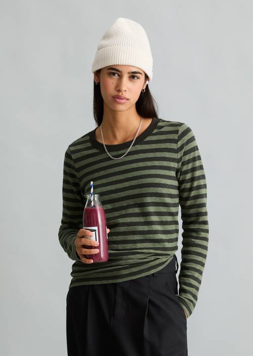 Longsleeve regular Medium Green in front view