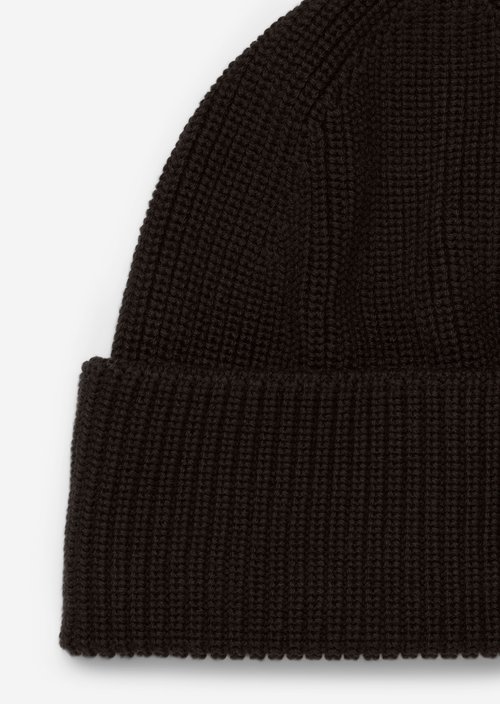 Knitted hat — Black