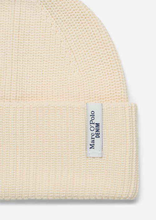 Knitted hat — White Blush