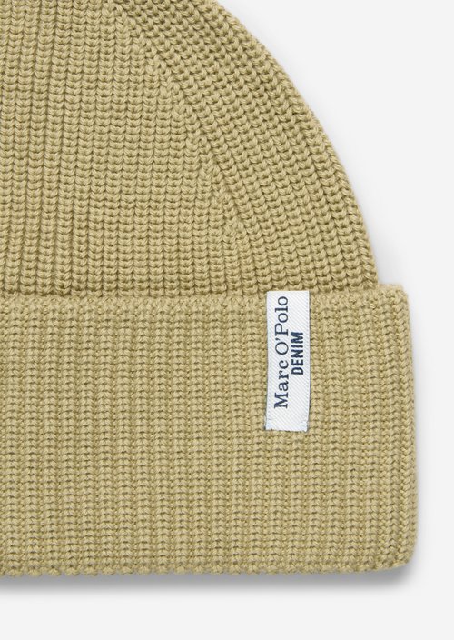 Knitted hat — Artichoke Leaf