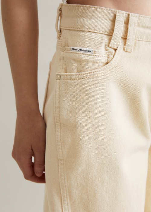 Bermuda model Jonnda relaxed — Offwhite
