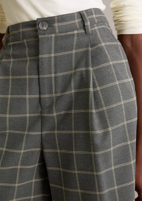 Geruite bermuda wijd Dark Grey in detailaanzicht