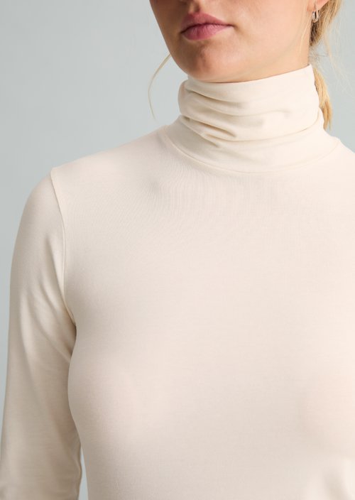 Turtleneck longsleeve slim — White Blush