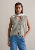 Sleeveless cropped cardigan made from a cozy virgin wool