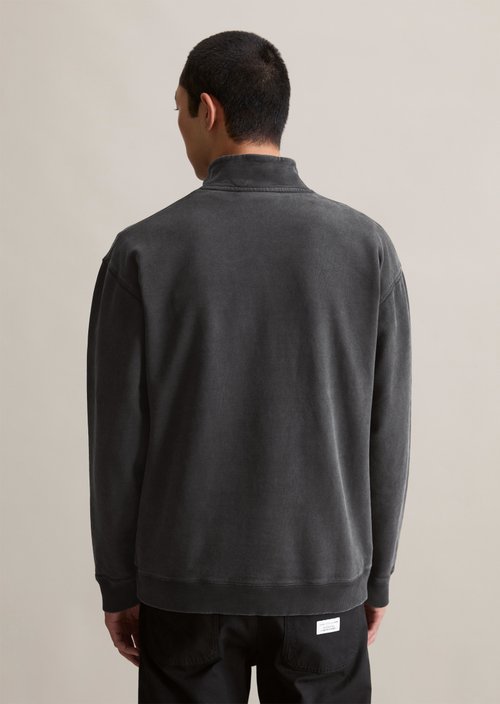 Troyer relaxed — Black (alternate view)