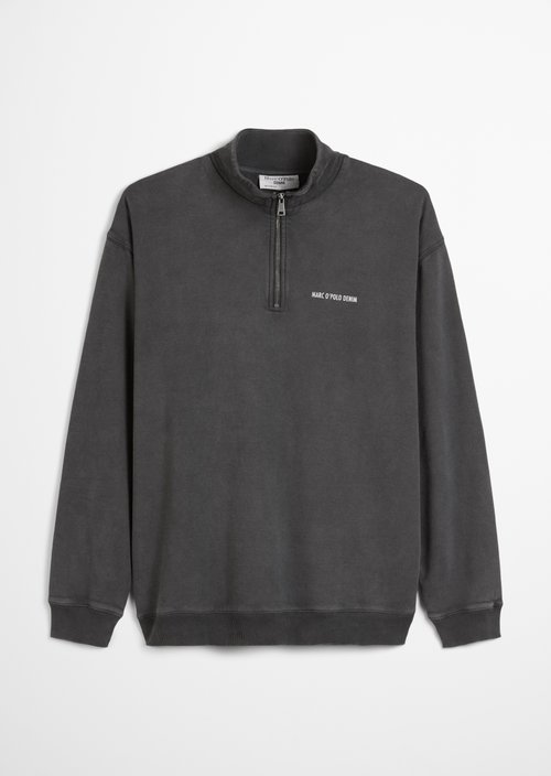 Troyer relaxed — Black