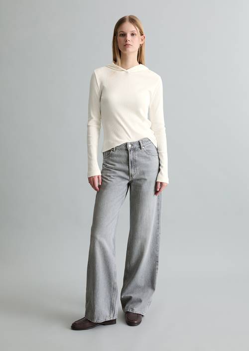 Jeans model Tomma wide Light Grey in front view