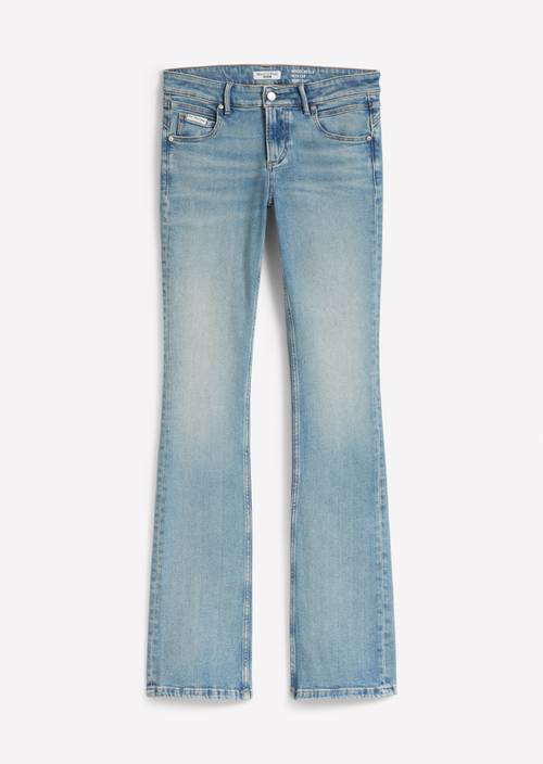 Vaqueros modelo Nella Bootcut Light Blue en vista aislada sin modelo