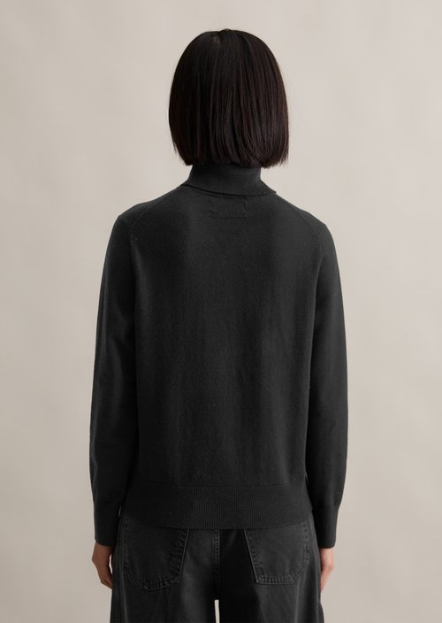 Regular turtleneck sweater — Black
