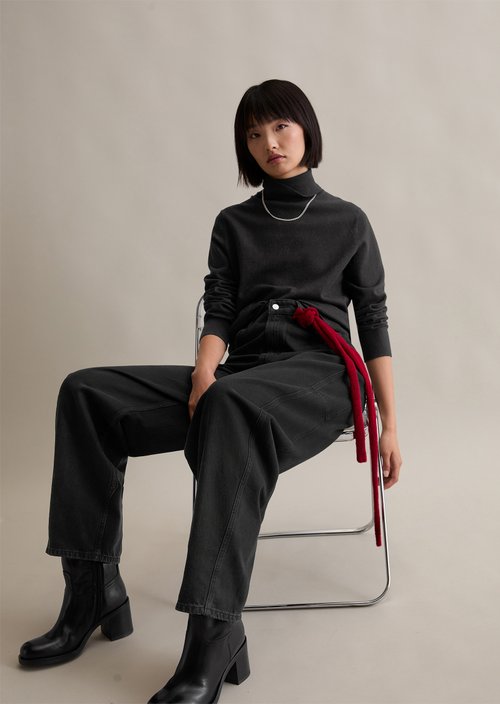 Regular turtleneck sweater — Black