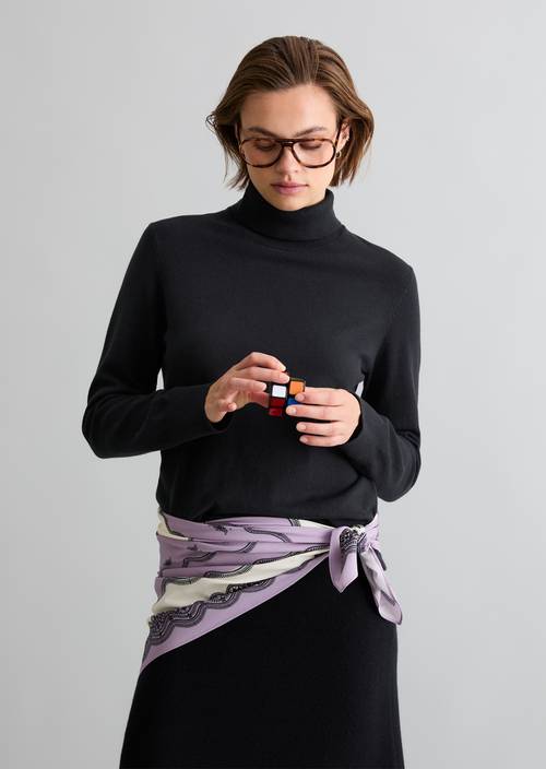 Rollkragenpullover regular Black Melange in Frontalansicht