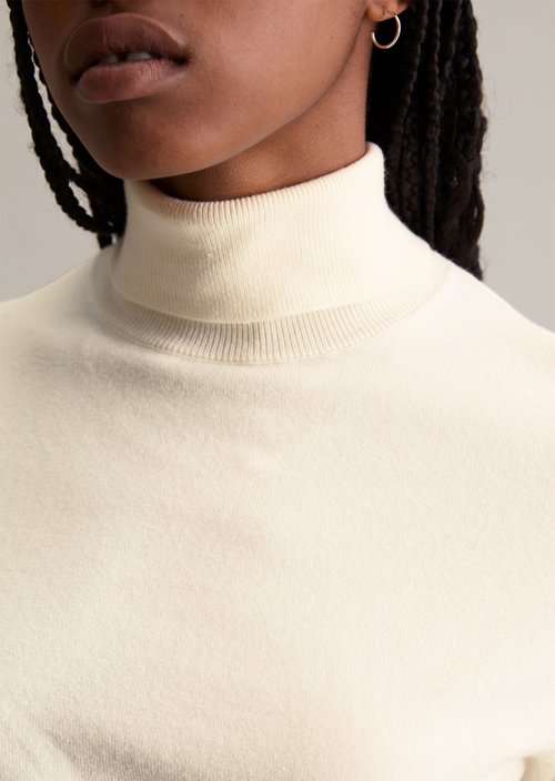 Regular turtleneck sweater — White Blush