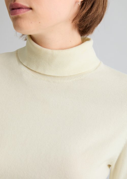 Regular turtleneck sweater — Creamy White