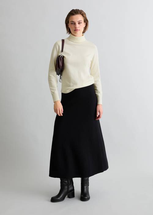 Rollkragenpullover regular Creamy White in Frontalansicht