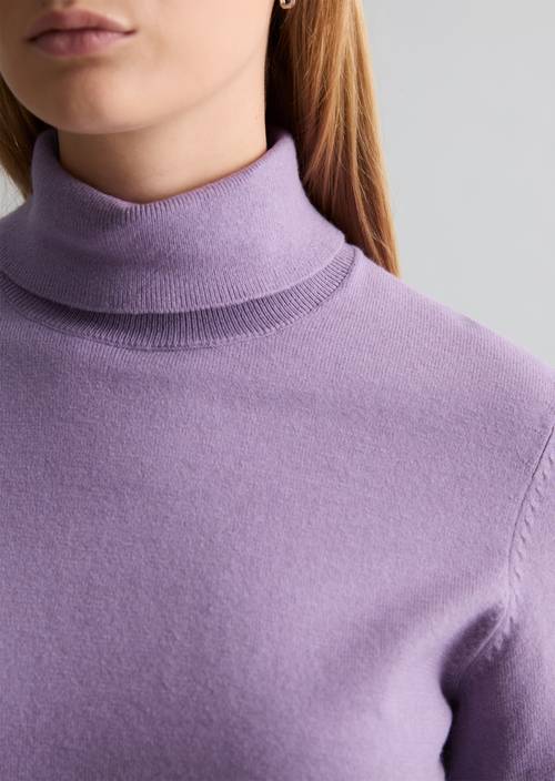Rollkragenpullover regular Lumi Lilac in Detailansicht