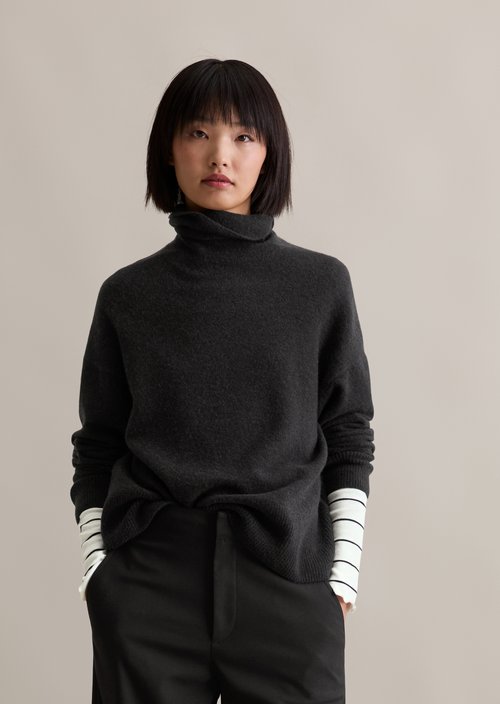 Regular turtleneck sweater — Black