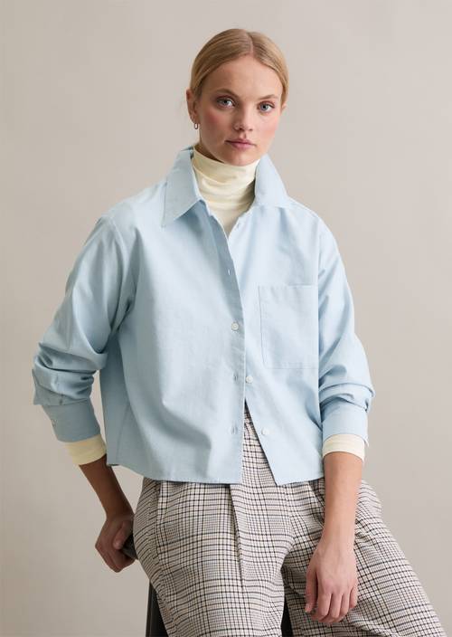 Cropped oxford blouse Light Blue in front view