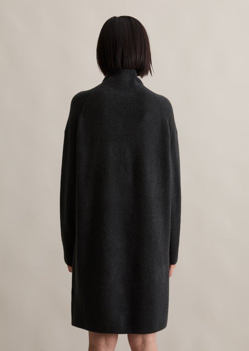 Knitted dress regular — Black